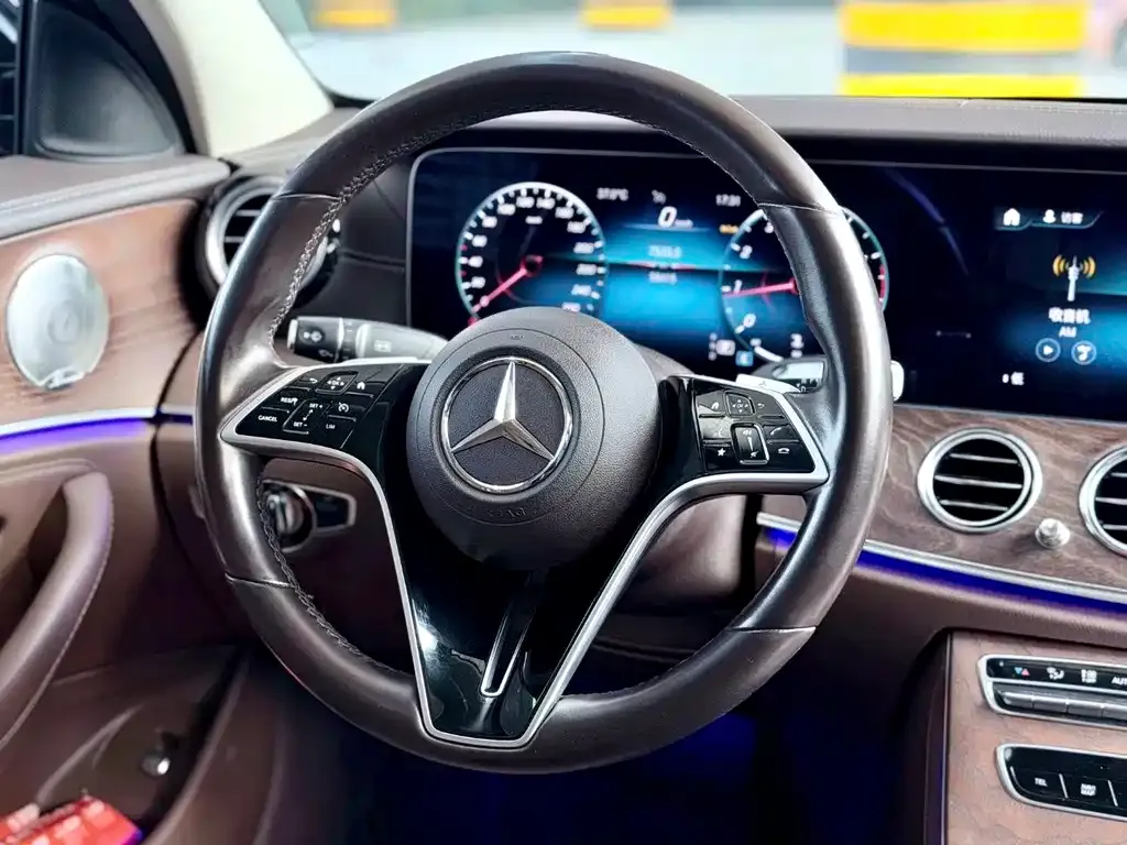 Mercedes-Benz E-Class — фото 2