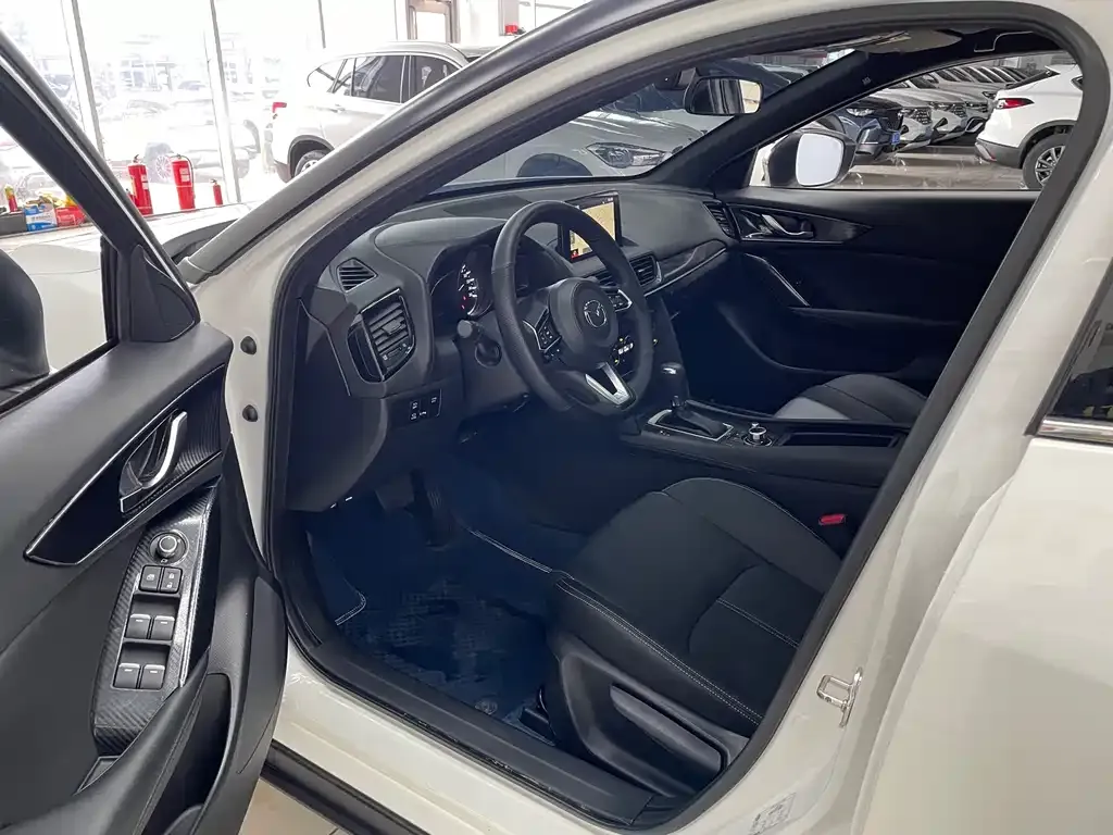 Mazda CX-4 — фото 4