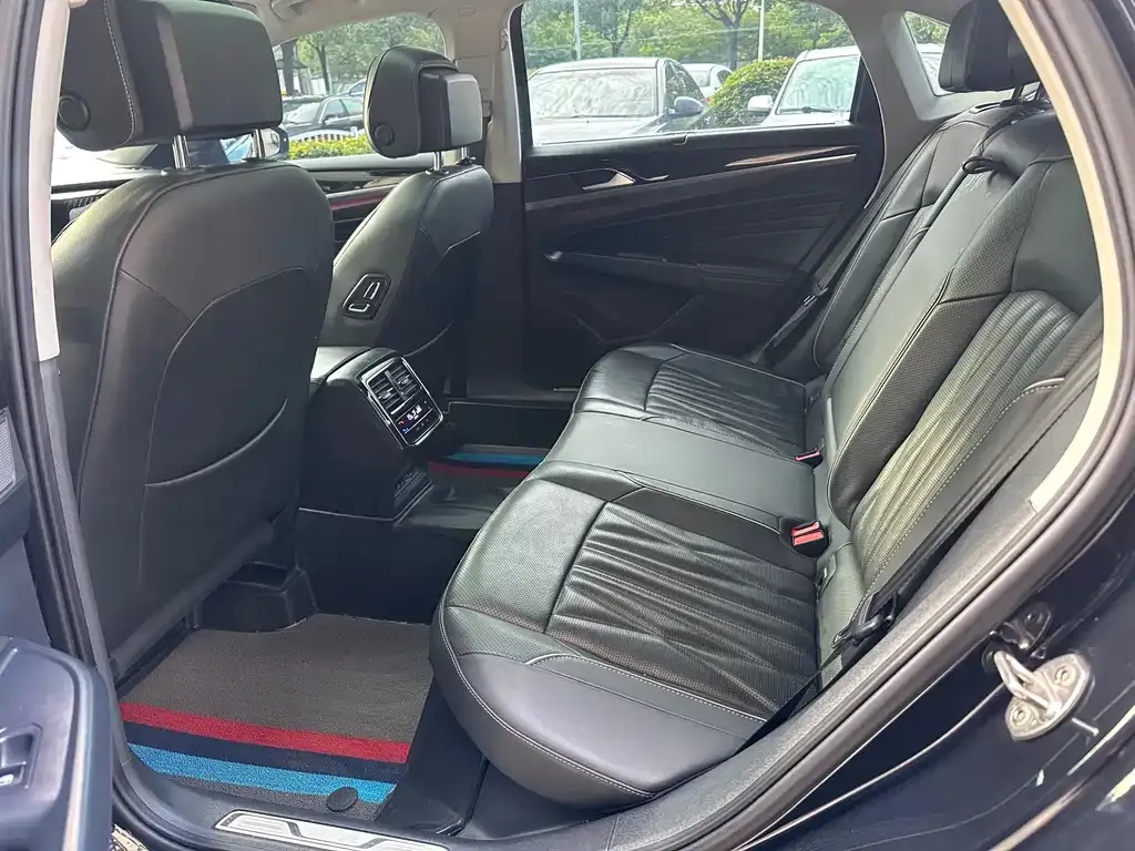 Volkswagen Passat — фото 6