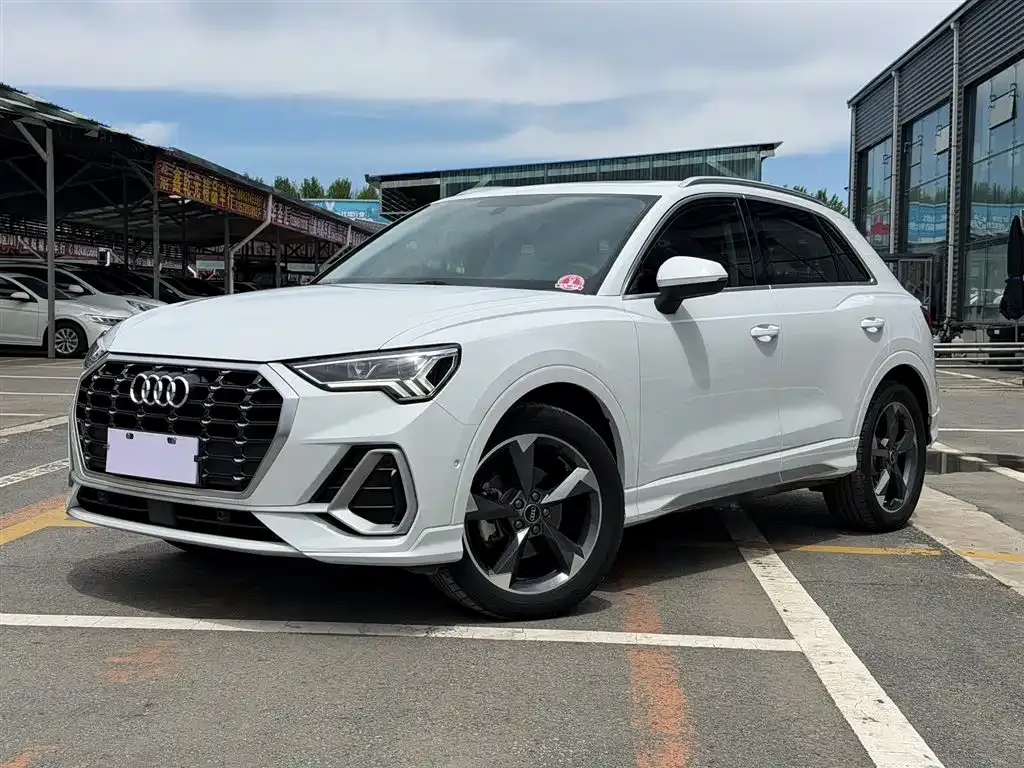 Audi Q3 — фото 1