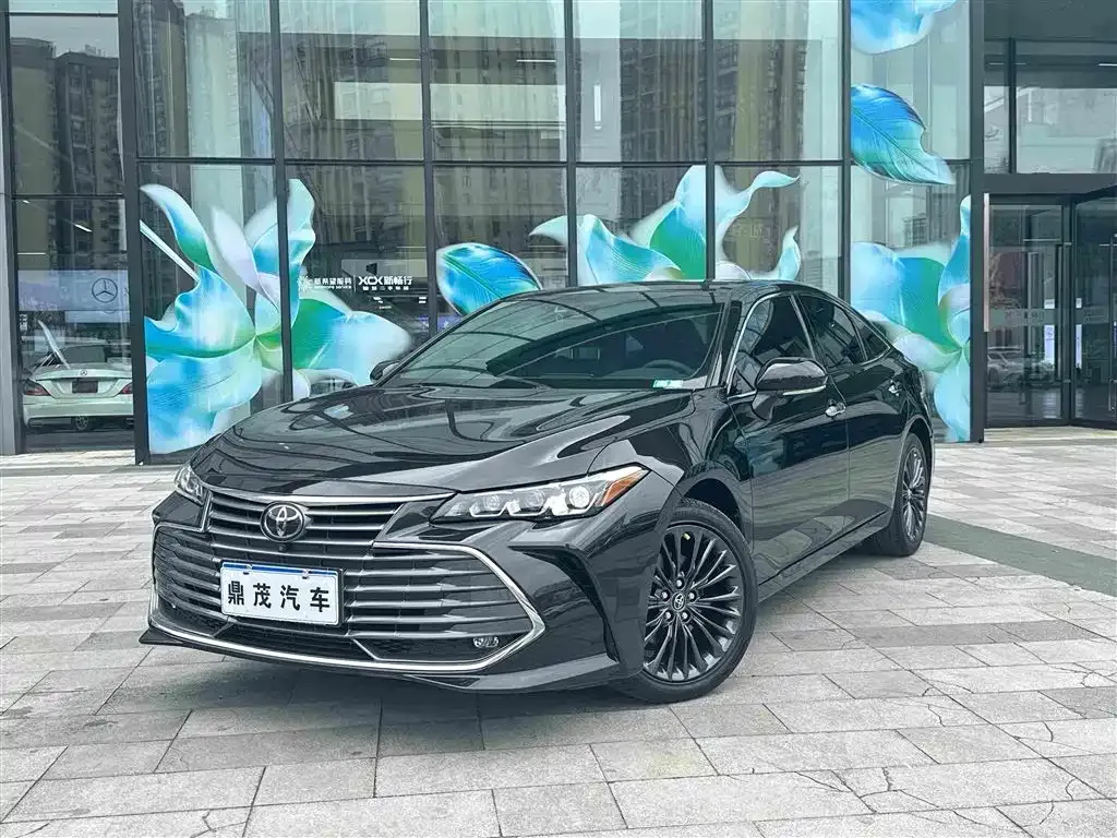 Toyota Avalon — фото 1