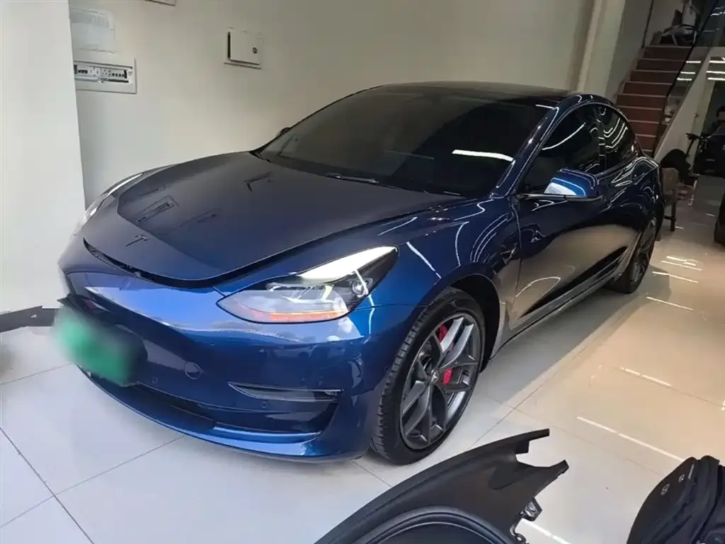 Tesla Model 3 — фото 3