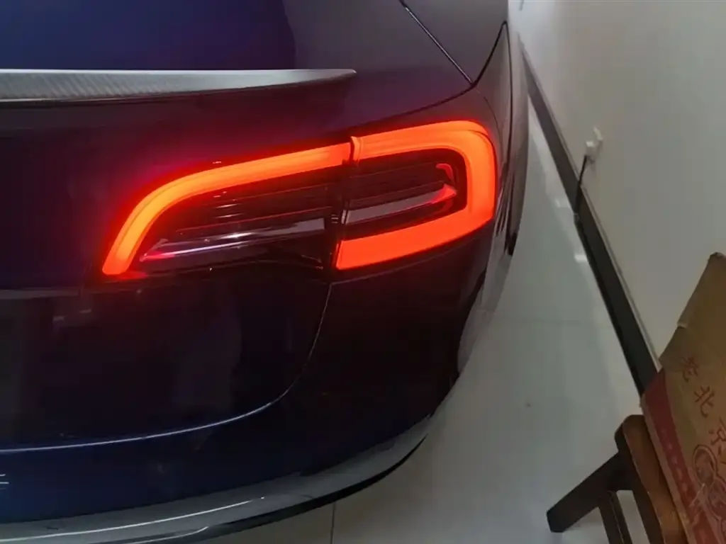 Tesla Model 3 — фото 2