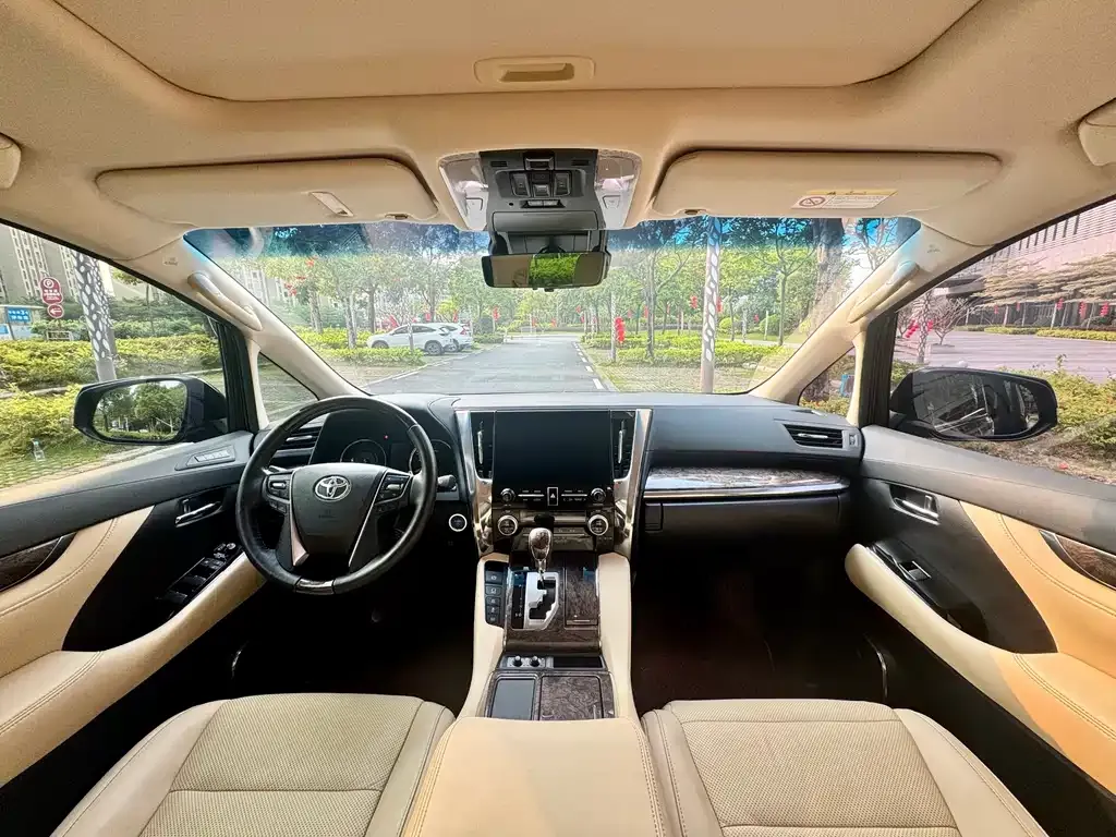 Toyota Vellfire — фото 4