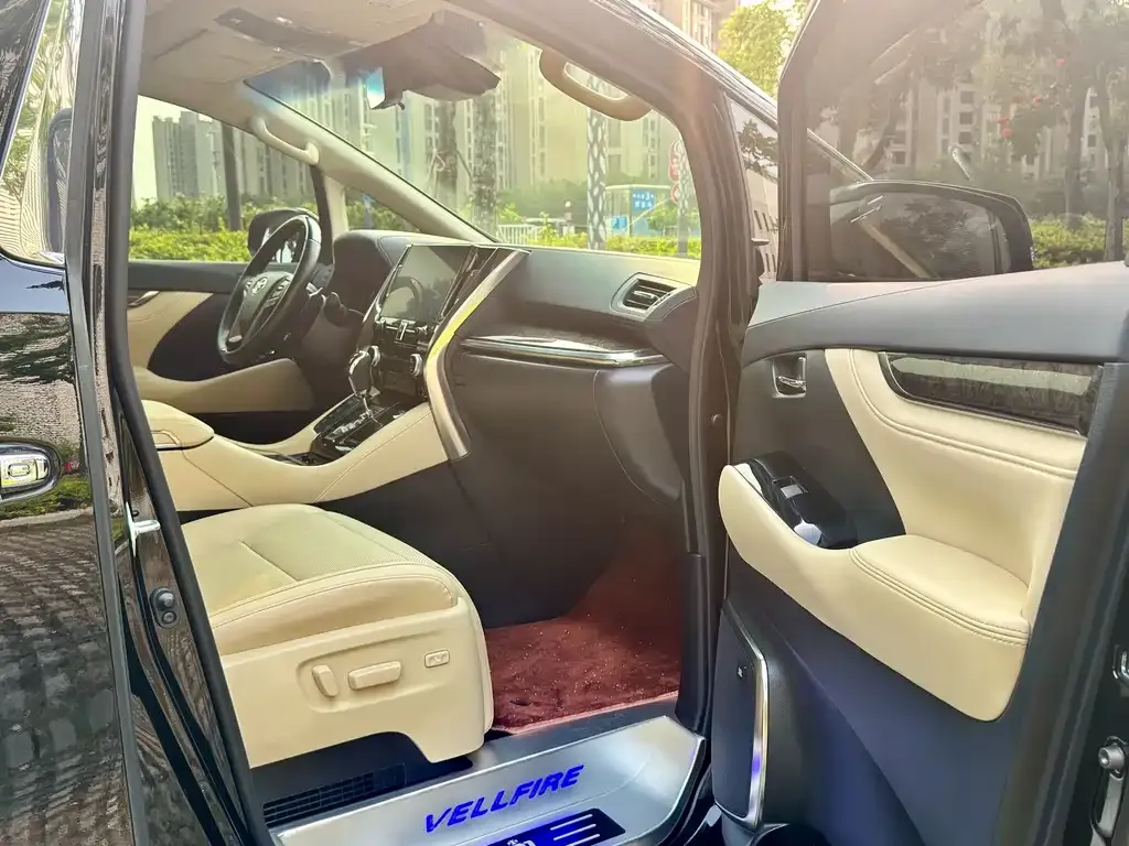 Toyota Vellfire — фото 2