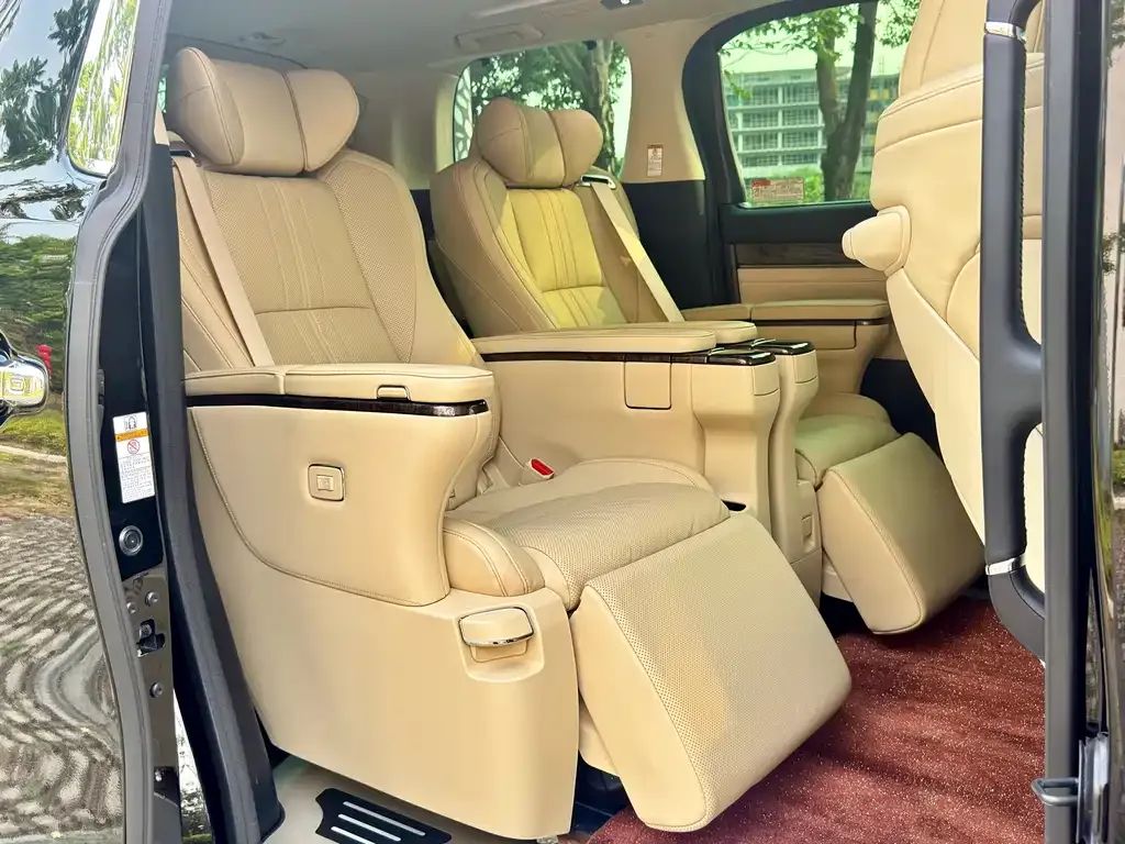 Toyota Vellfire — фото 3