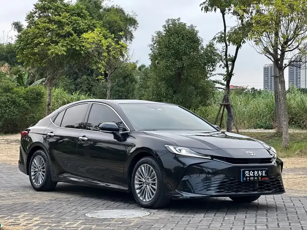 Toyota Camry — фото 3