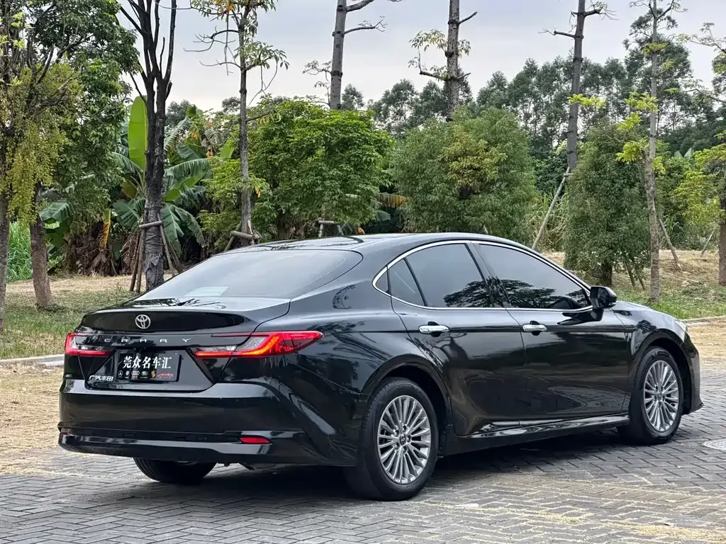 Toyota Camry — фото 6