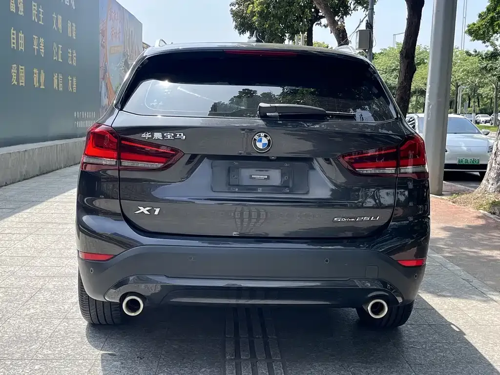 BMW X1 — фото 5