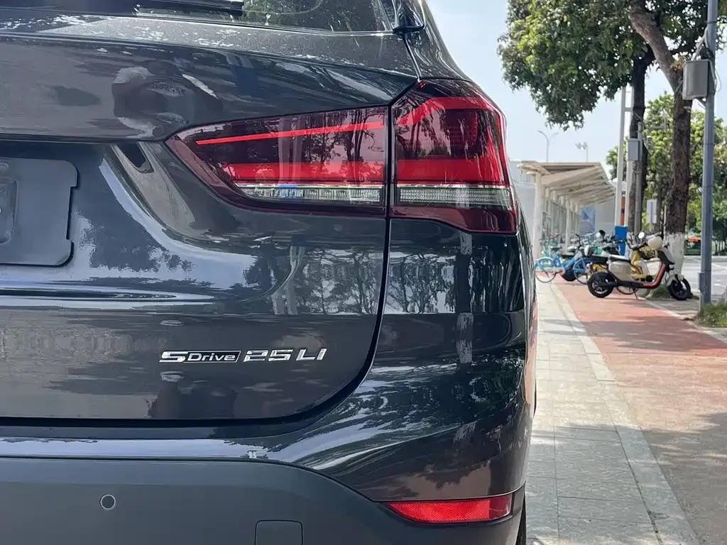 BMW X1 — фото 9