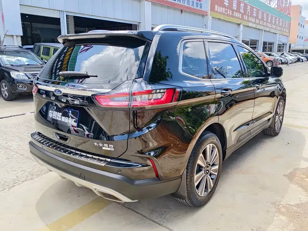 Ford Edge — фото 10