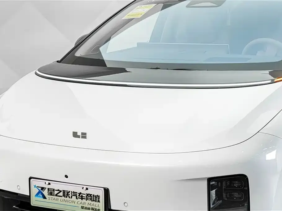 Li Auto i8 — фото 4