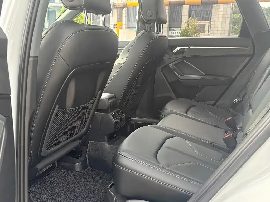 Audi Q3 2023 из CN, фото 2