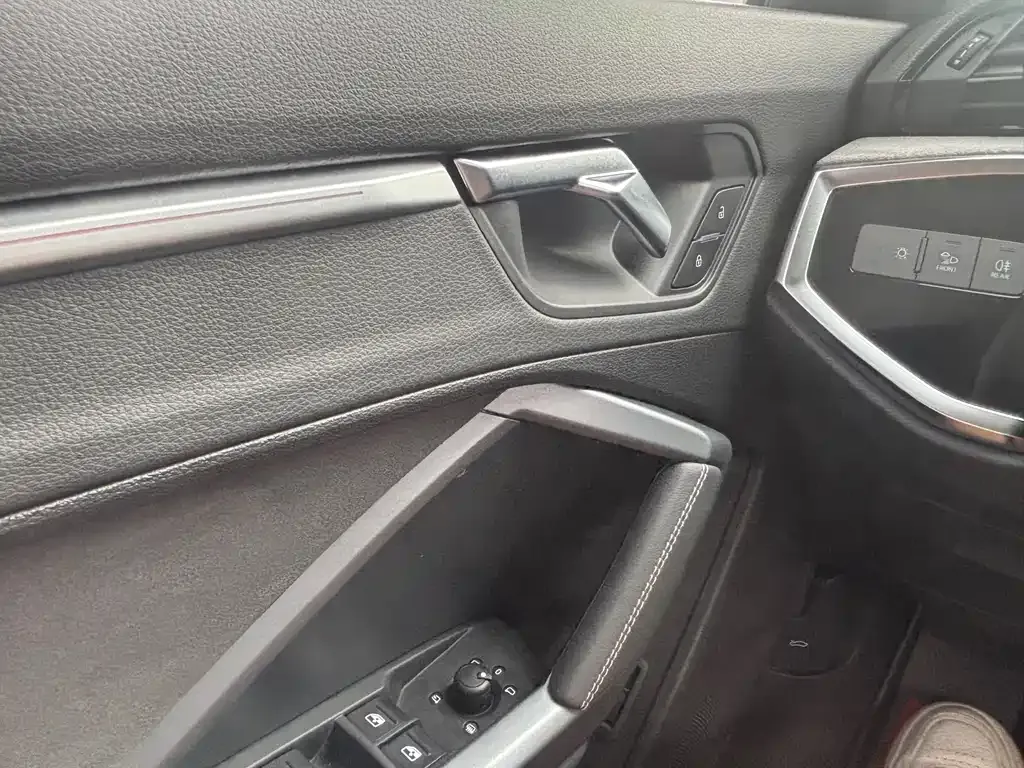 Audi Q3 2023 из CN, фото 9