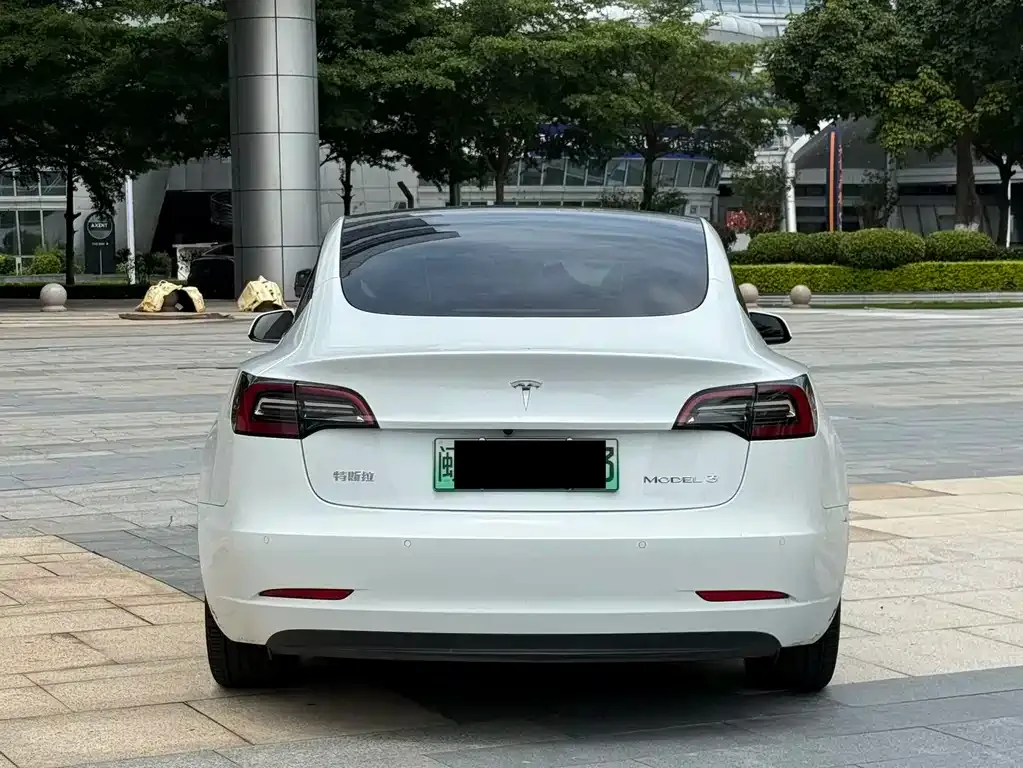 Tesla Model 3 — фото 8