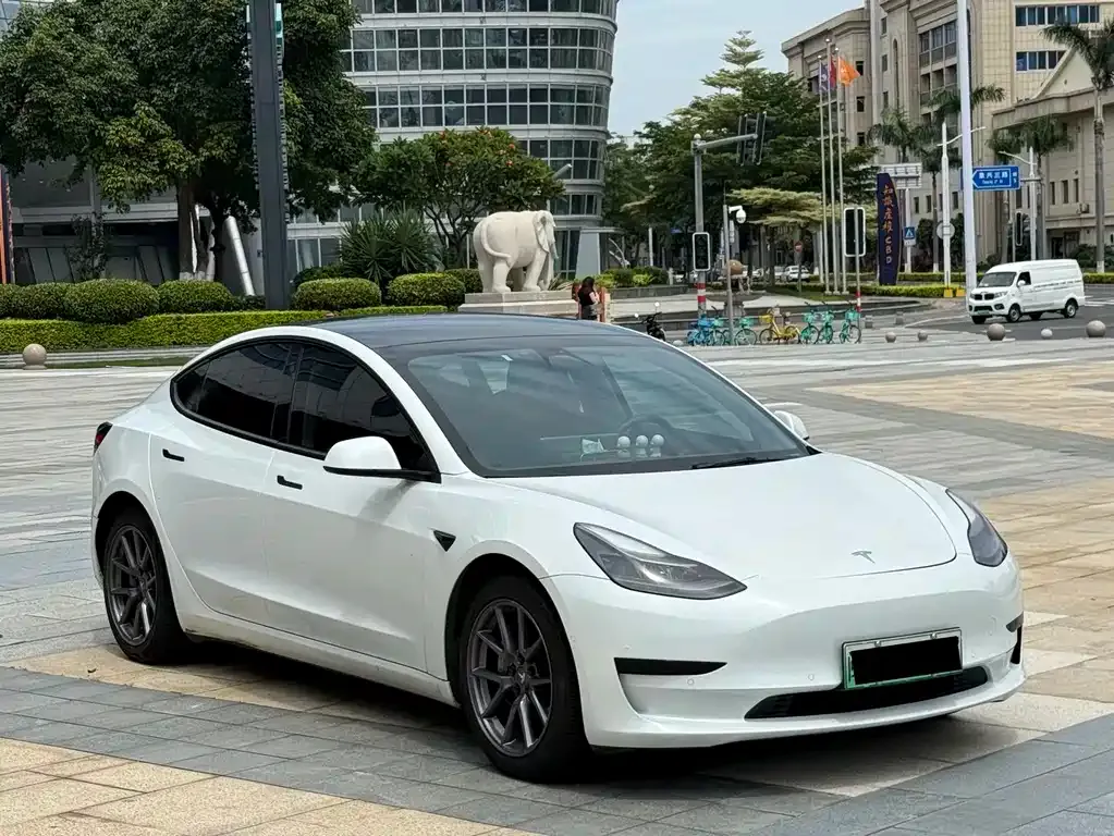 Tesla Model 3 — фото 7