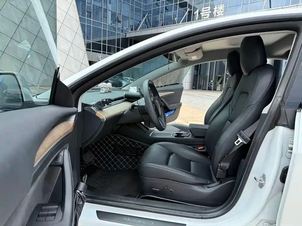 Tesla Model 3 — фото 3