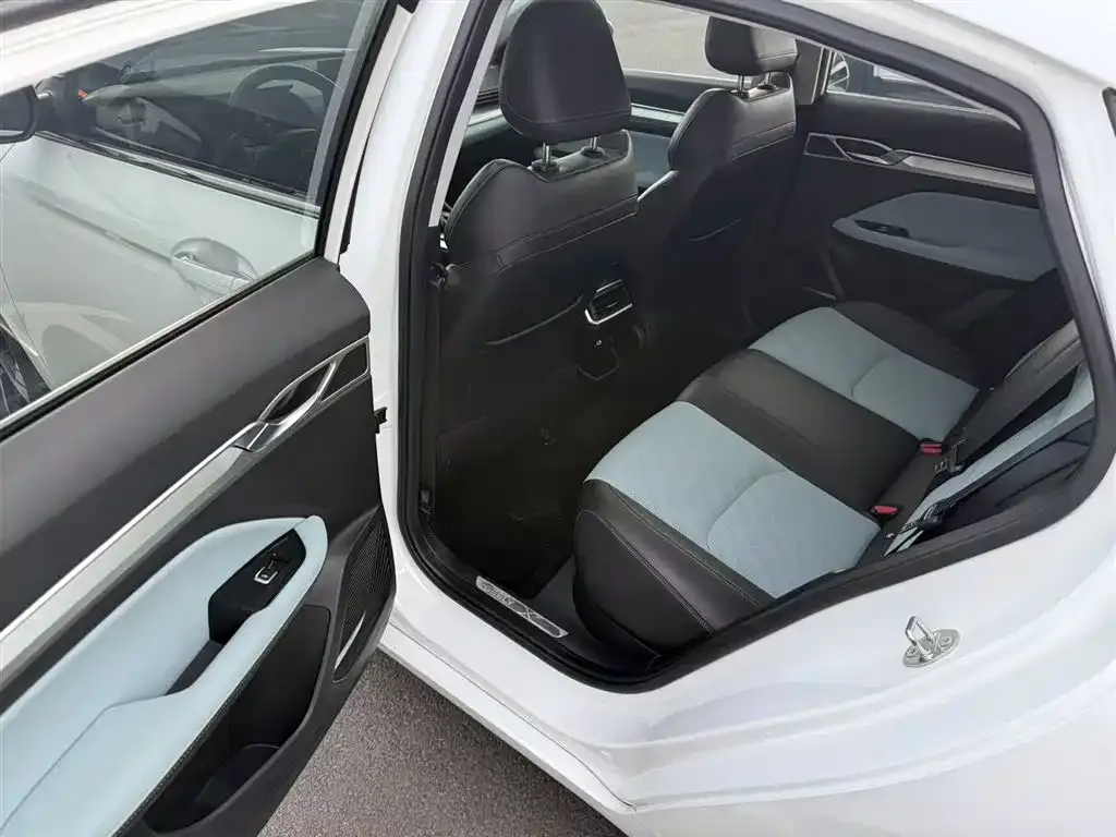 Geely Emgrand L 2021 из CN, фото 2