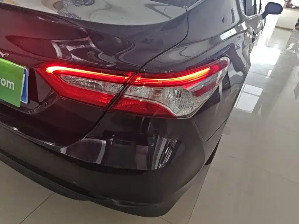 Toyota Camry — фото 3
