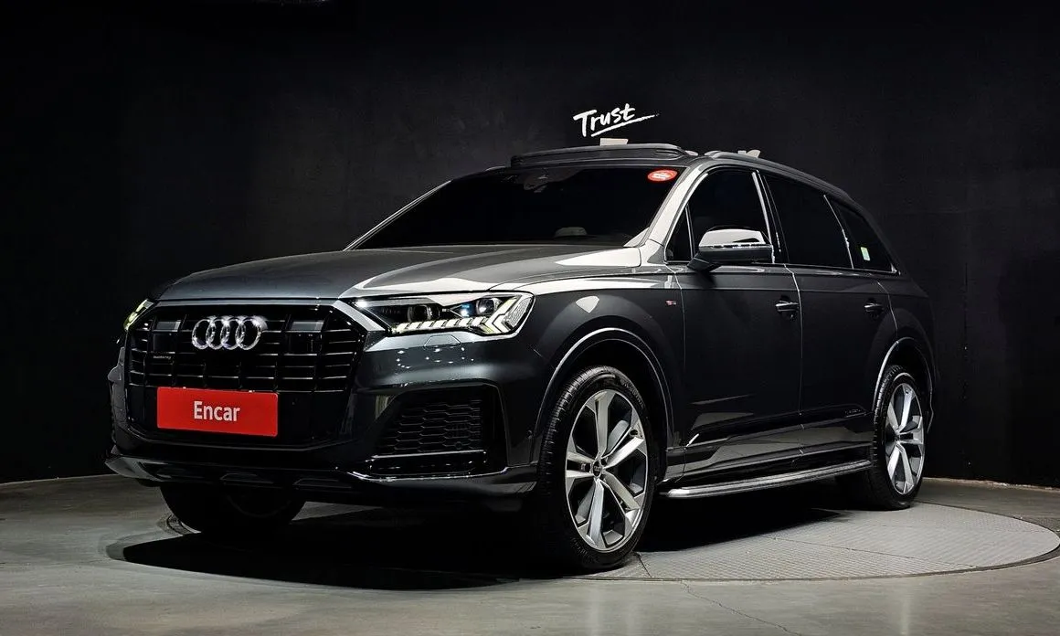 Audi Q7 — фото 1