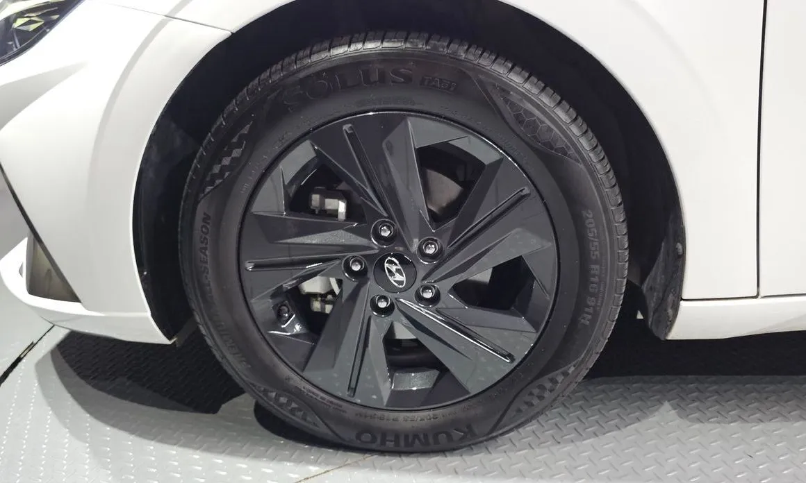 Hyundai AVANTE 2023 из KR, фото 4