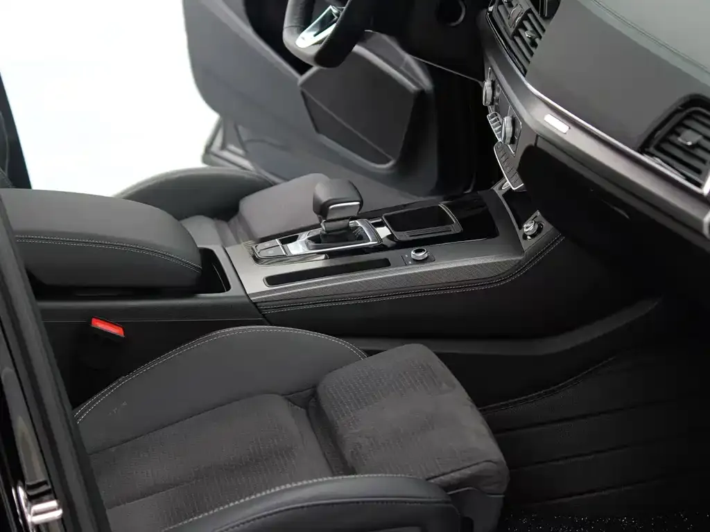 Audi Q5L Sportback — фото 4
