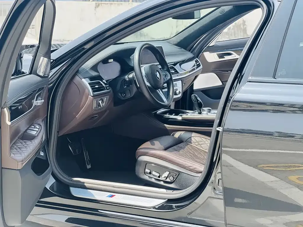 BMW 7 Series 2023 из CN, фото 5