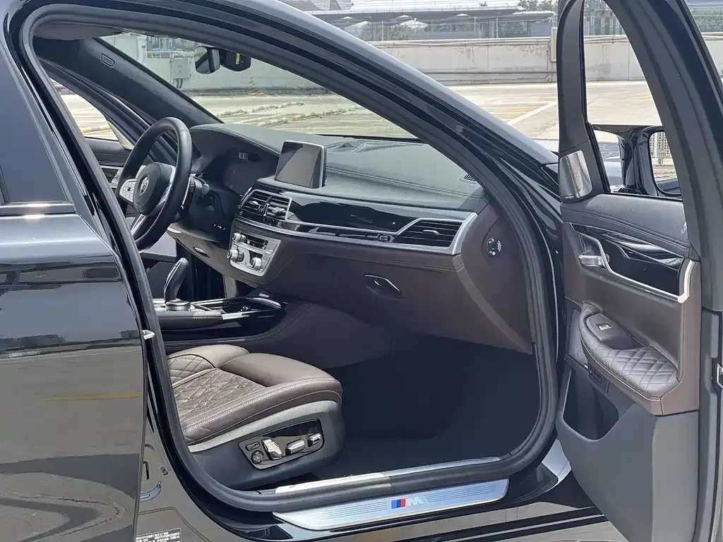 BMW 7 Series 2023 из CN, фото 3
