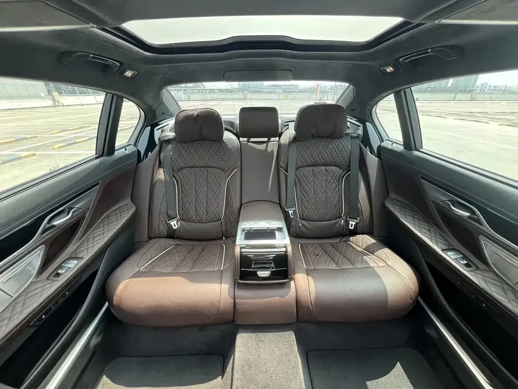 BMW 7 Series 2023 из CN, фото 4