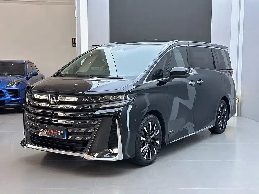 Toyota Vellfire — фото 1