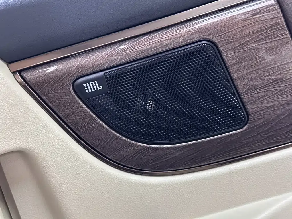 Toyota Vellfire — фото 8