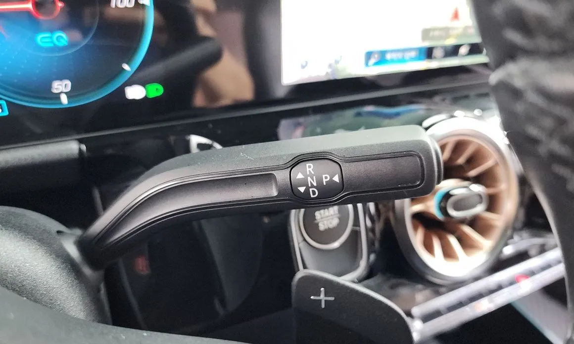 Mercedes-Benz EQA 2023 из KR, фото 2