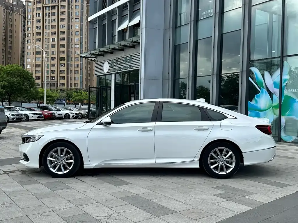 Honda Accord — фото 10