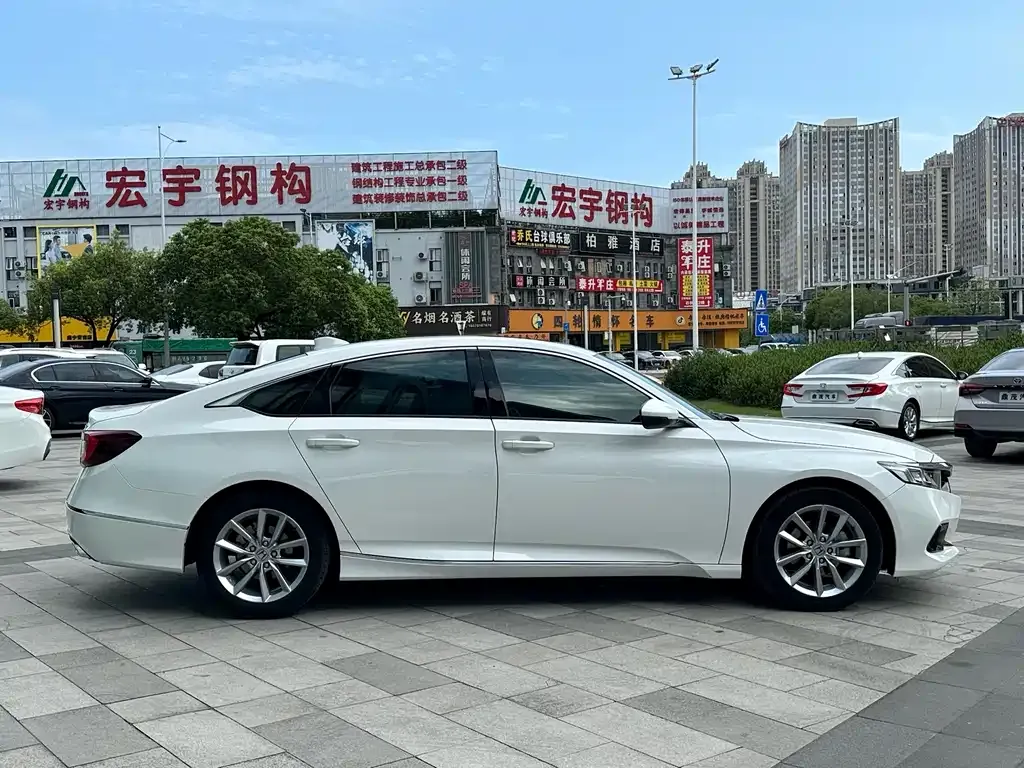 Honda Accord — фото 9