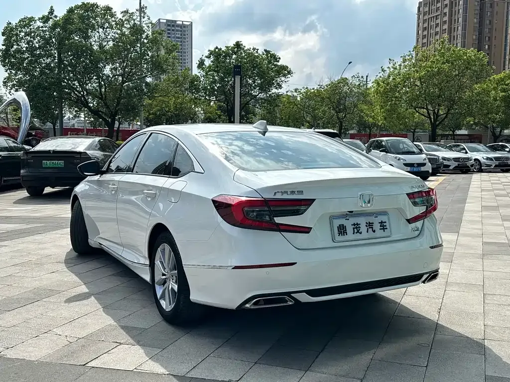 Honda Accord — фото 4
