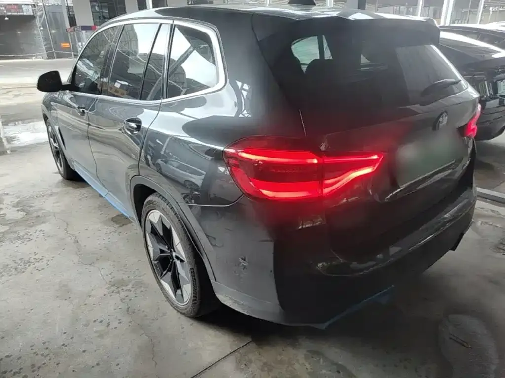 BMW iX3 — фото 10