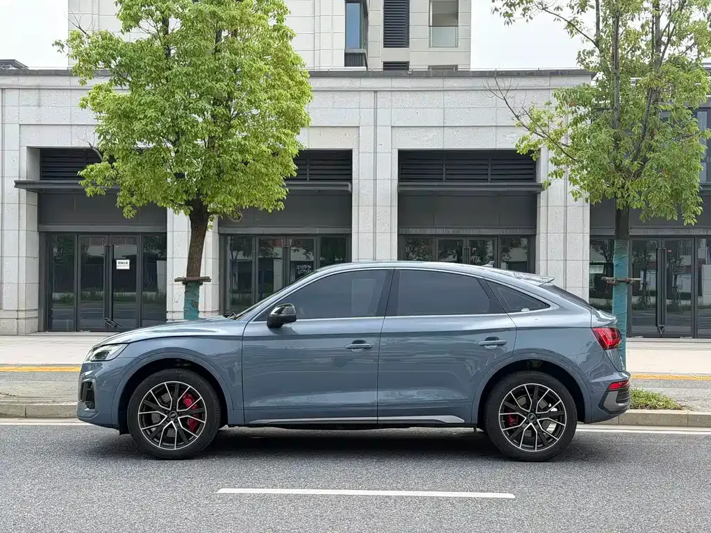 Audi Q5L Sportback 2022 из CN, фото 3