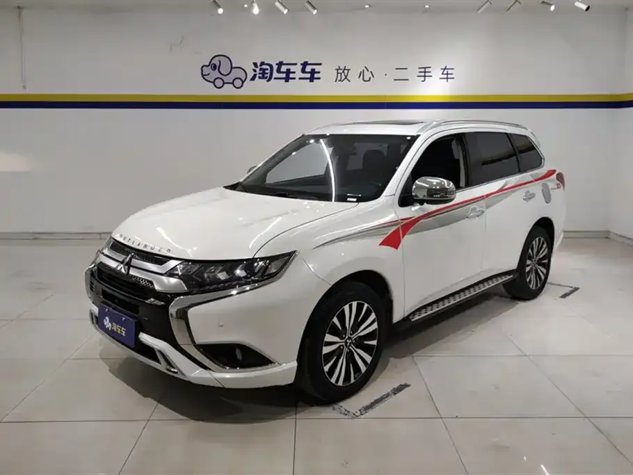 Mitsubishi Outlander — фото 1