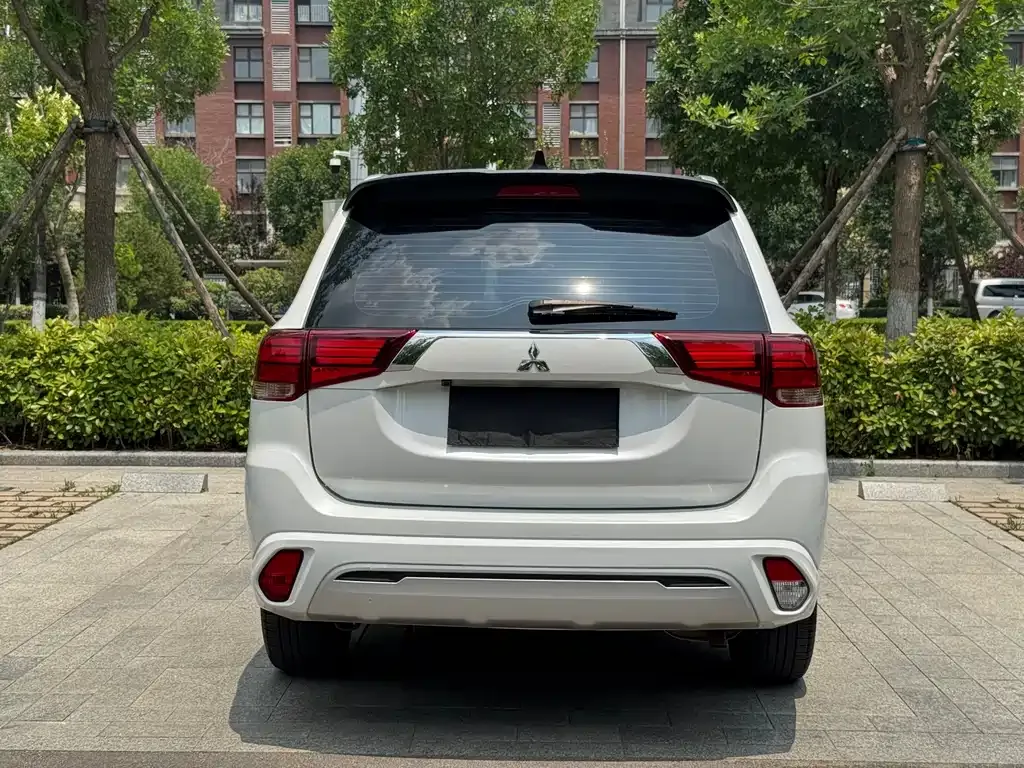 Mitsubishi Outlander — фото 7