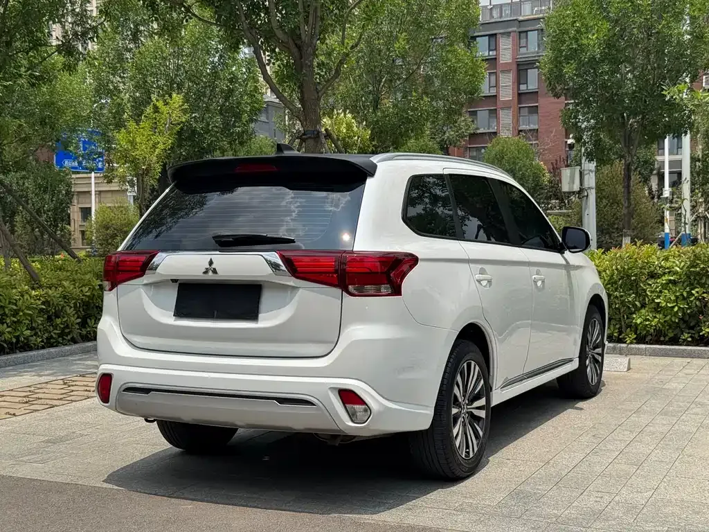 Mitsubishi Outlander — фото 6