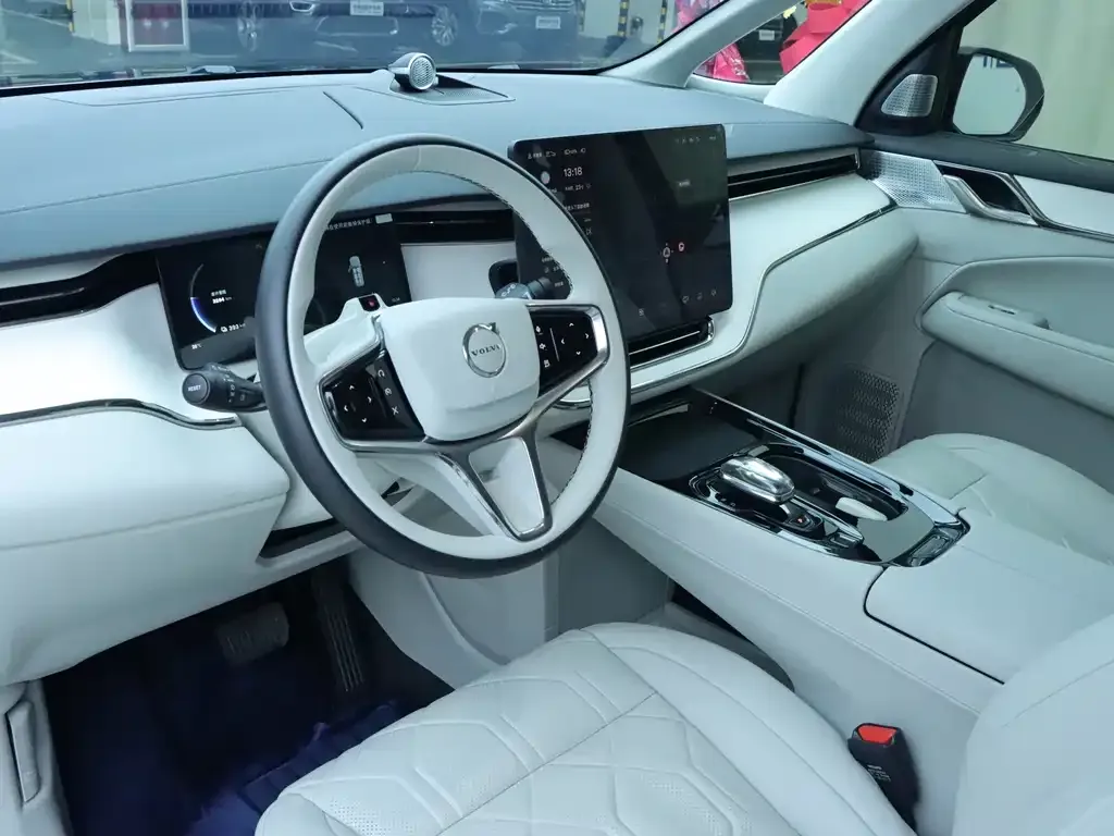Volvo EM90 2025 из CN, фото 9