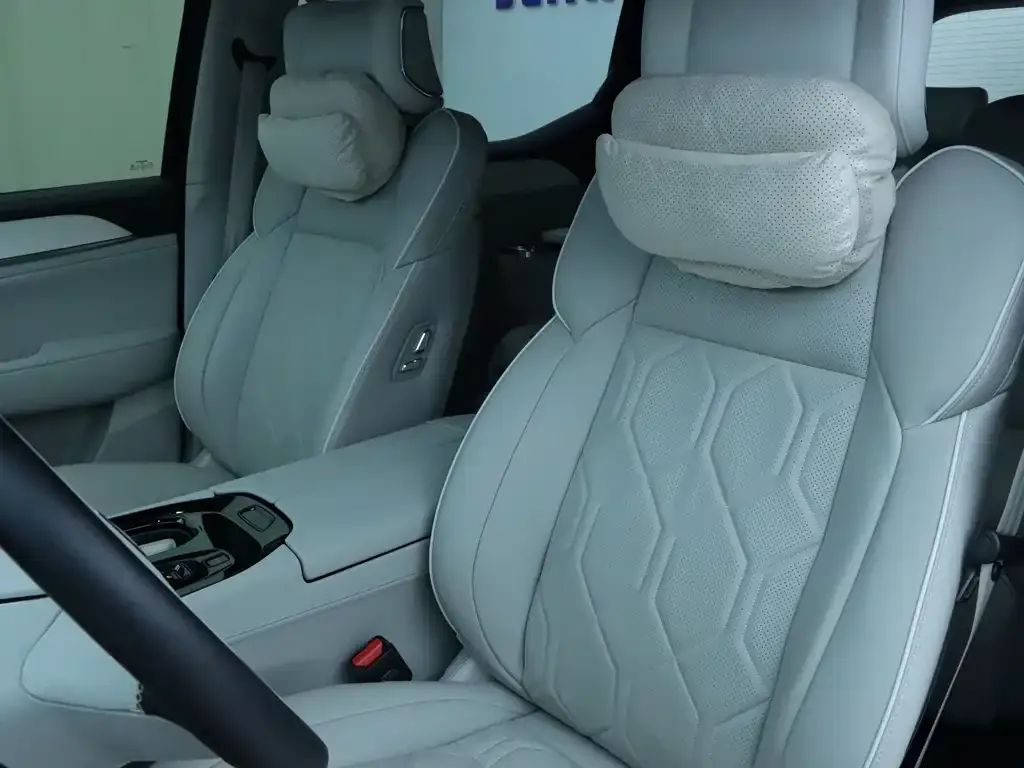 Volvo EM90 2025 из CN, фото 8