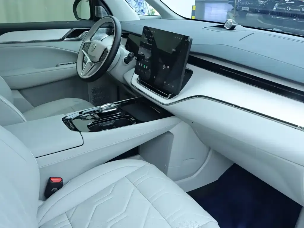 Volvo EM90 2025 из CN, фото 2