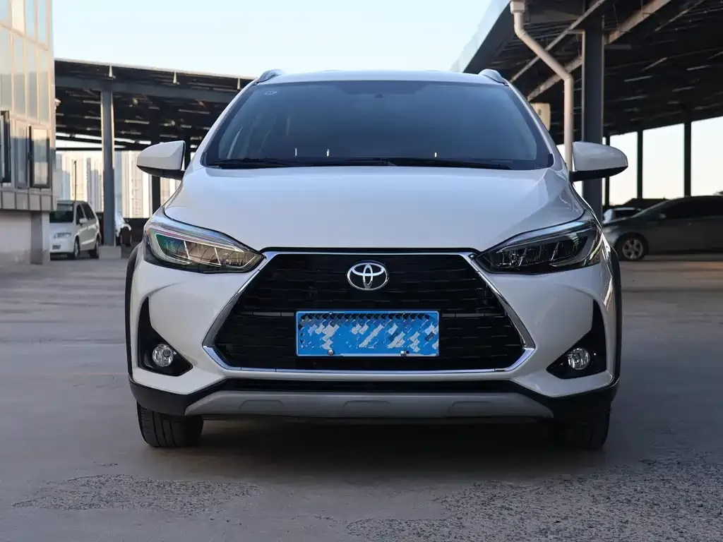 Toyota Yaris L — фото 5
