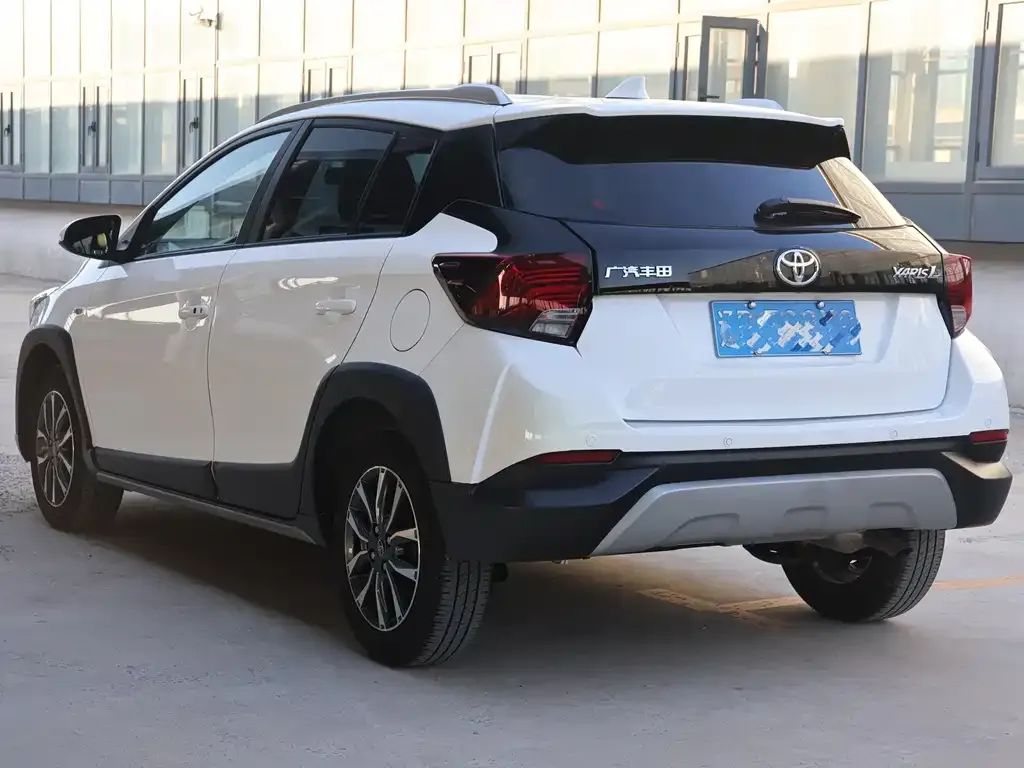 Toyota Yaris L — фото 4