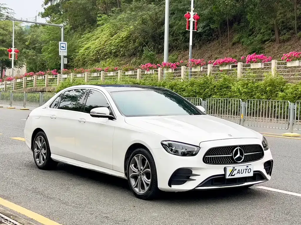Mercedes-Benz E-Class — фото 7