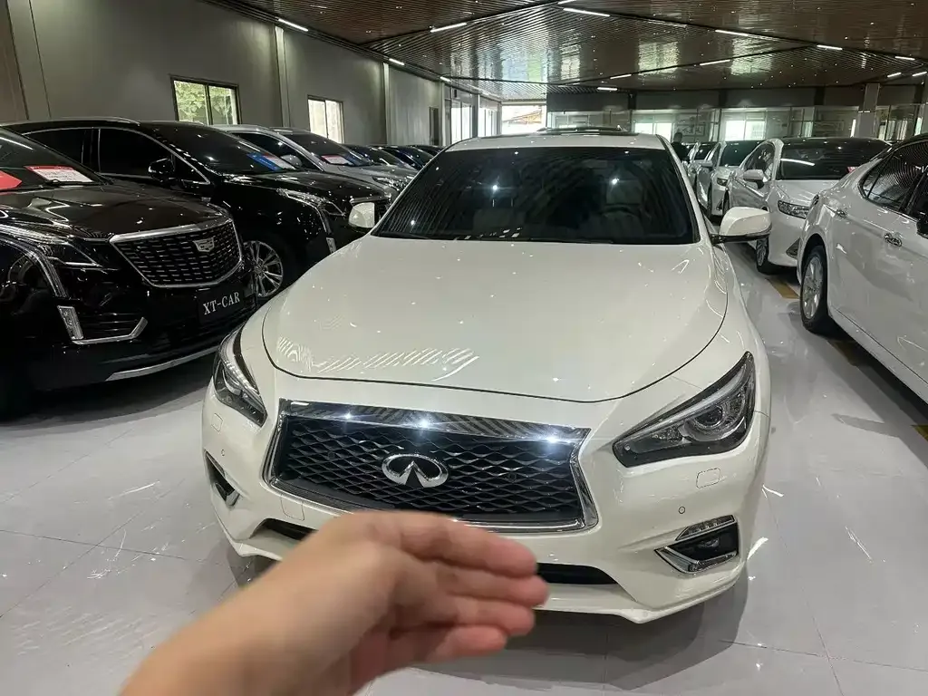 Infiniti Q50L
