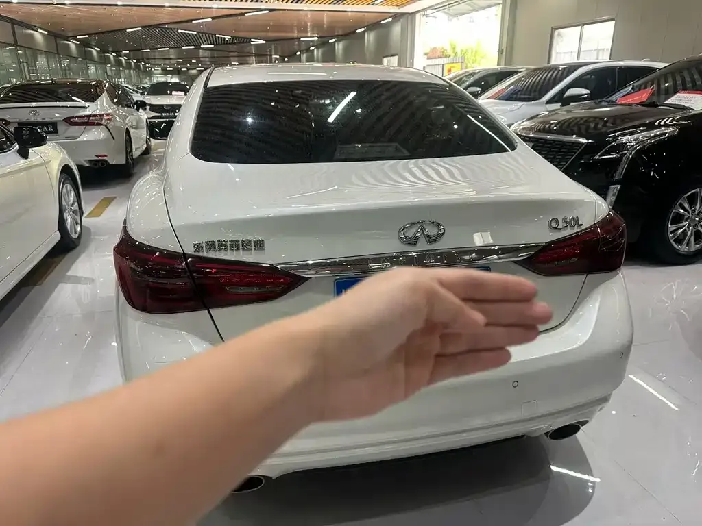 Infiniti Q50L 2023 из CN, фото 2