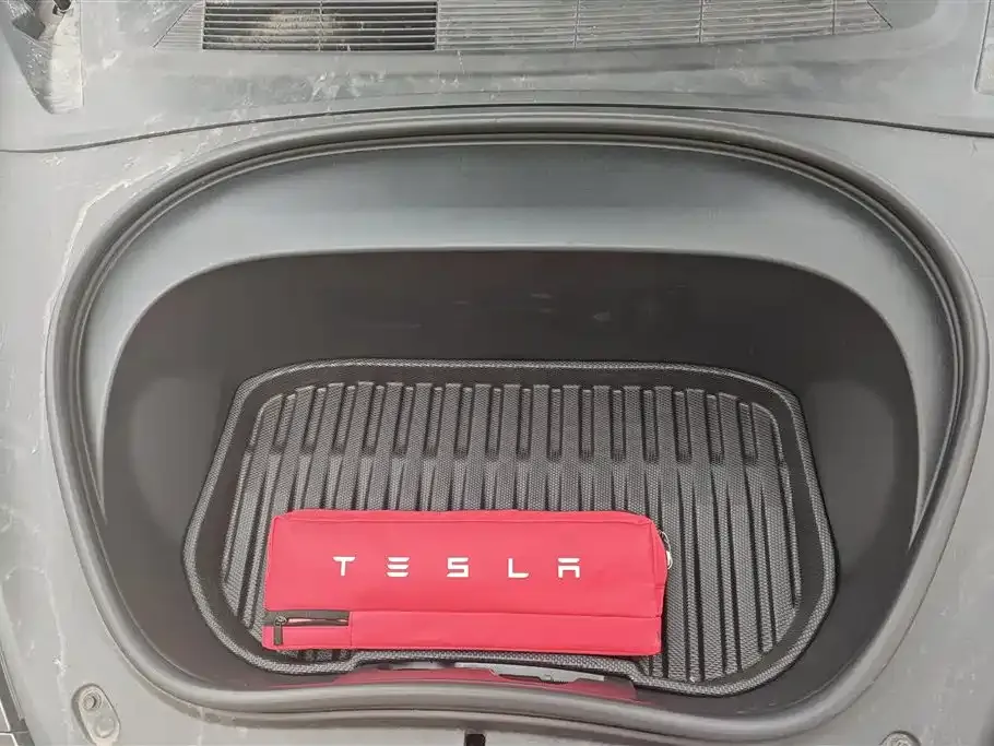 Tesla Model 3 — фото 9