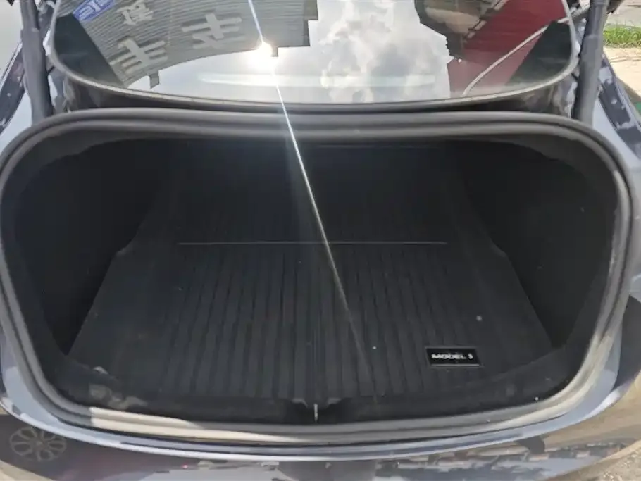 Tesla Model 3 — фото 4